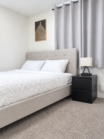 Vine Luxe | Modern Furnished Suite Near Hospitals & Airport
